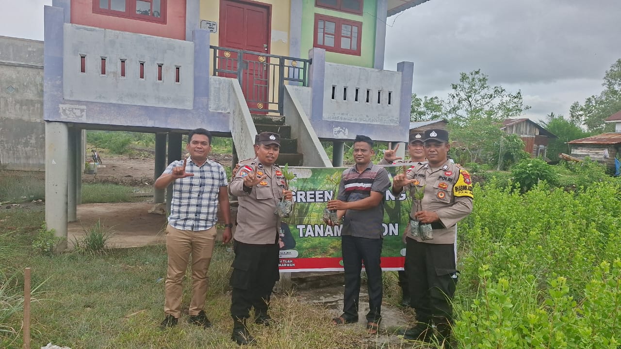 Polsek Panipahan Ajak Masyarakat Jaga Lingkungan Hidup dengan Penanaman Pohon